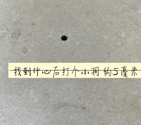 蕉岭瓷砖空鼓维修公司专业解答在瓷砖铺贴过程中，如果砂料搅拌不均匀，将会带来以下问题